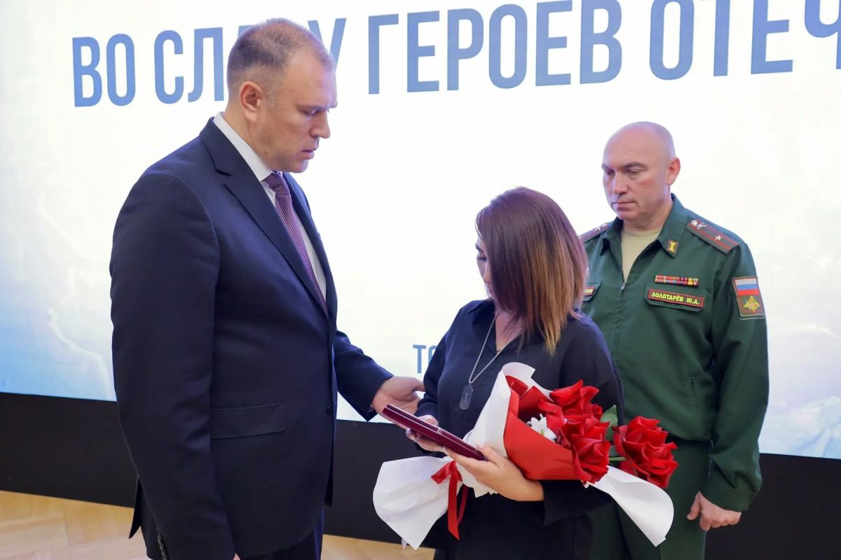 Сегодня с глубокой скорбью мы передали государственные награды семьям наших земляков, погибших при исполнении воинского долга Сегодня с глубокой скорбью мы передали государственные награды семьям наших земляков, погибших при исполнении воинского долга