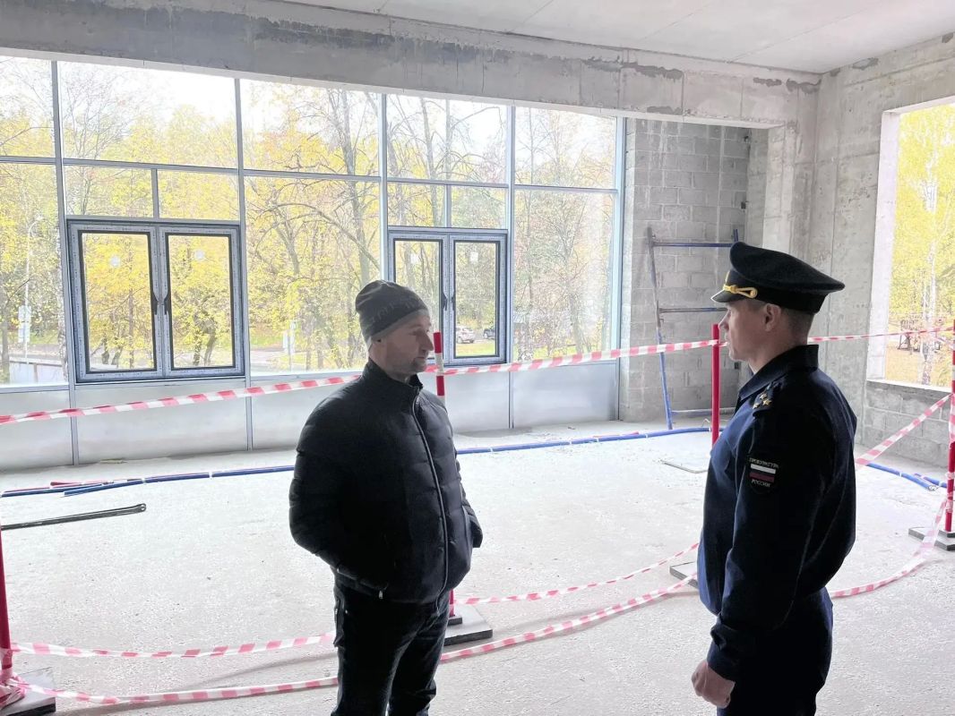 Прокурор Ленинского административного округа г. Тюмени Руслан Новопашин выехал и проконтролировал строительство детской школы искусств имени В.В. Знаменского на ул. Судоремонтной в областном центре Прокурор Ленинского административного округа г. Тюмени Руслан Новопашин выехал и проконтролировал строительство детской школы искусств имени В.В. Знаменского на ул. Судоремонтной в областном центре