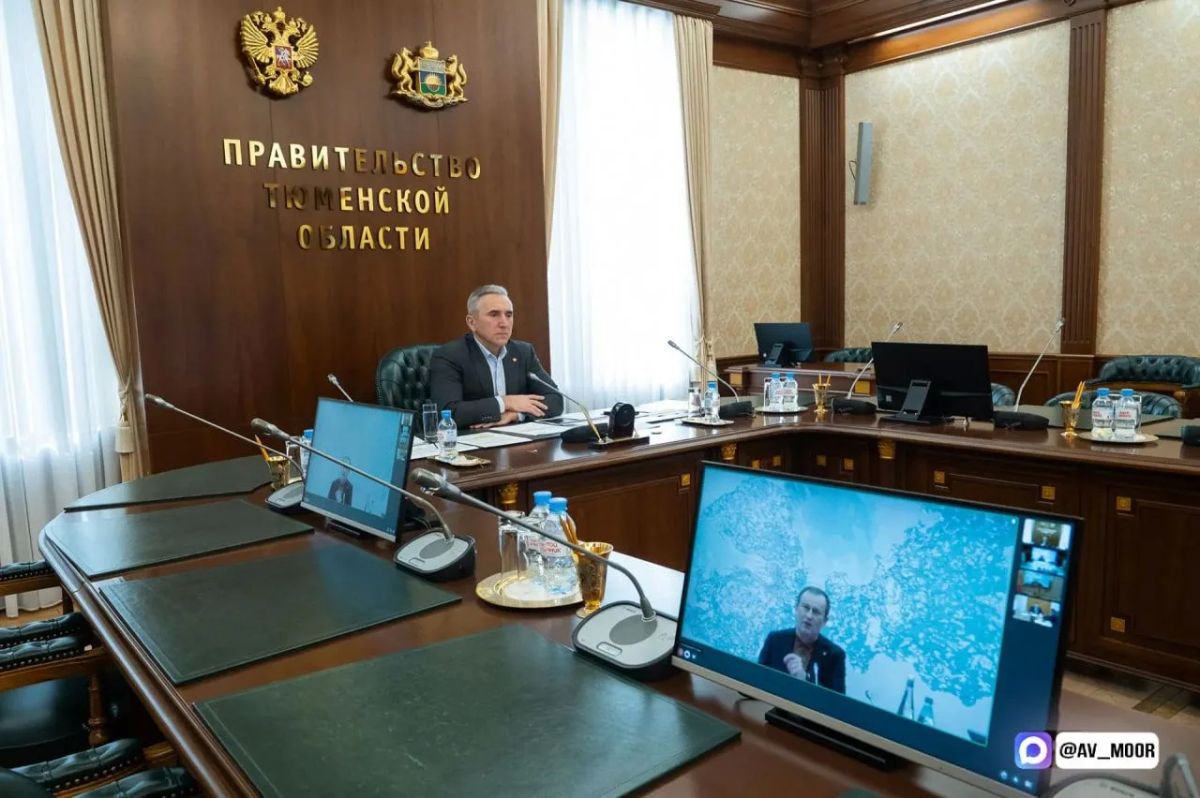 Александр Моор оценил проекты участников программы «Время героев» Александр Моор оценил проекты участников программы «Время героев»