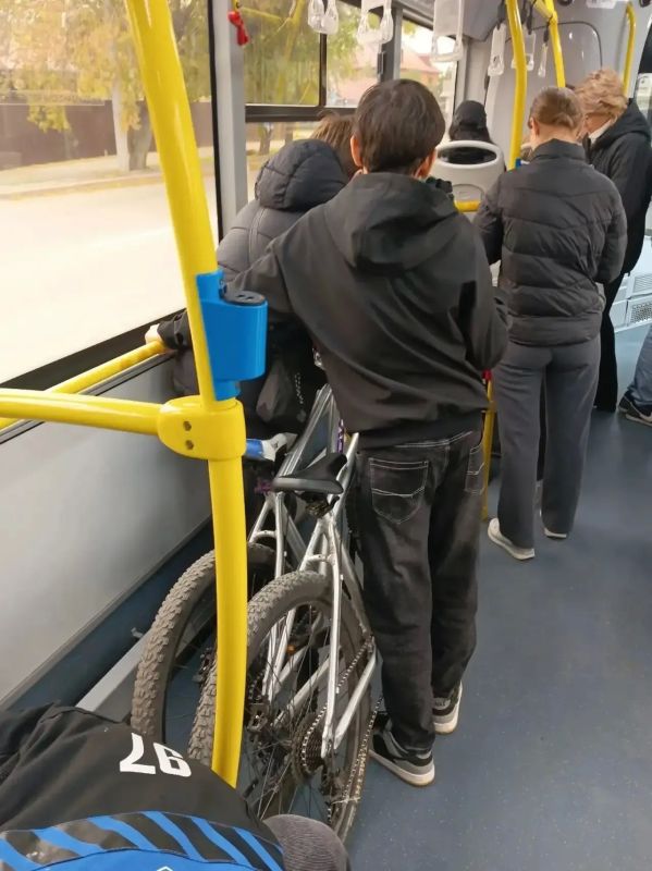 В автобусах тесно: тюменцы спорят о провозе велосипедов