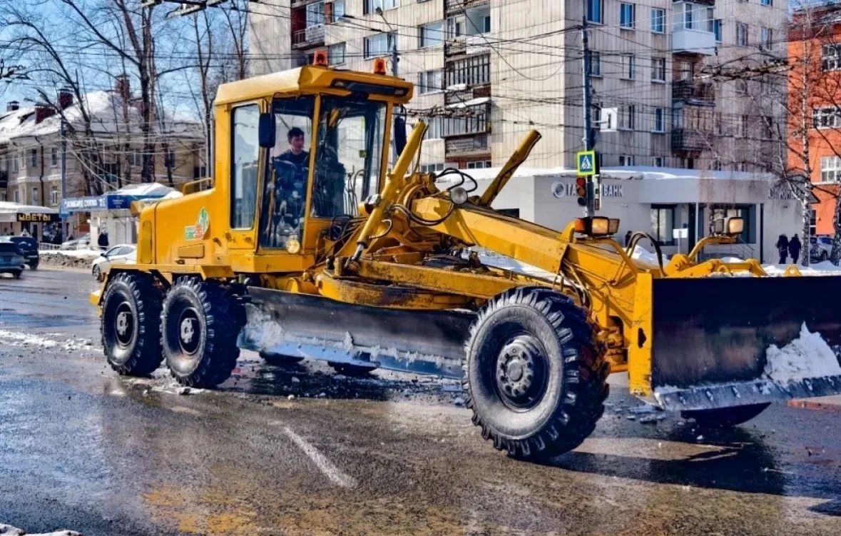 Для зимней уборки трасс УрФО подготовили 1 288 единиц дорожной техники