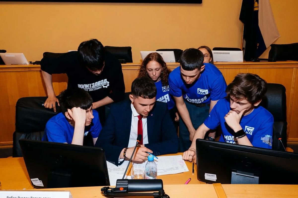 В Тюмени стартовала регистрация на новый сезон проекта "ПолитЗавод"