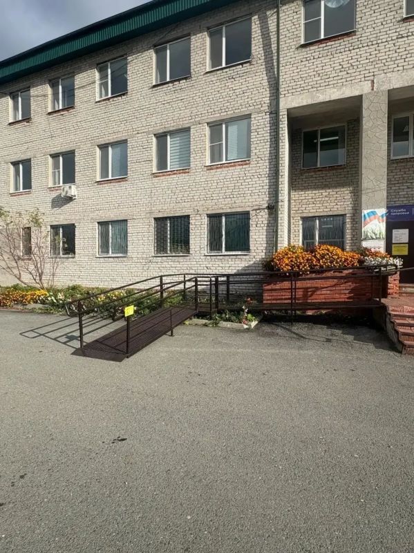 В Омутинке после вмешательства прокуратуры привели в порядок пандус у поликлиники В Омутинке после вмешательства прокуратуры привели в порядок пандус у поликлиники