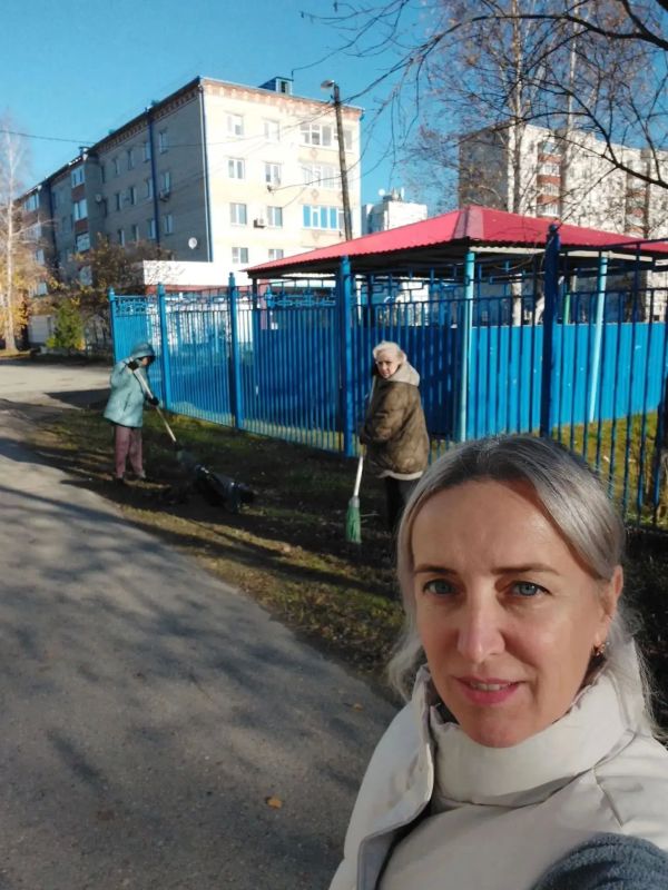 Тобольские библиотекари подают отличный пример! Сотрудники библиотеки №10 вышли на субботник в микрорайоне Сумкино Тобольские библиотекари подают отличный пример! Сотрудники библиотеки №10 вышли на субботник в микрорайоне Сумкино