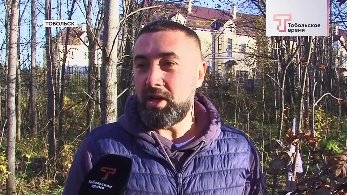 Депутаты и сотрудники аппарата городской думы Тобольска вышли на осенний субботник