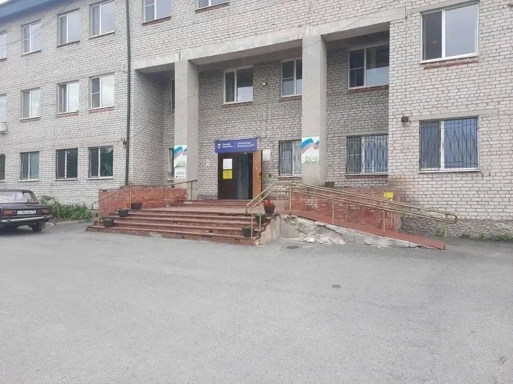 В Омутинке после вмешательства прокуратуры привели в порядок пандус у поликлиники