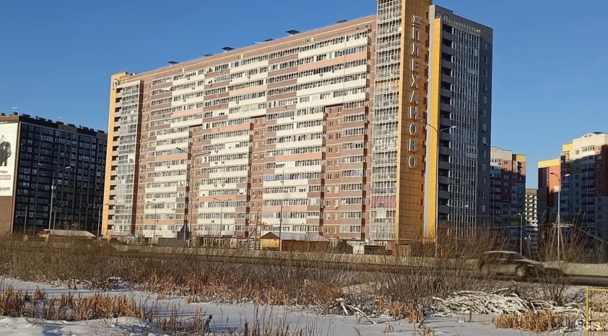 В СК проводится проверка по факту смертельного падения женщины с 4-го этажа многоэтажки на Кремлевской 112/1 в Тюмени