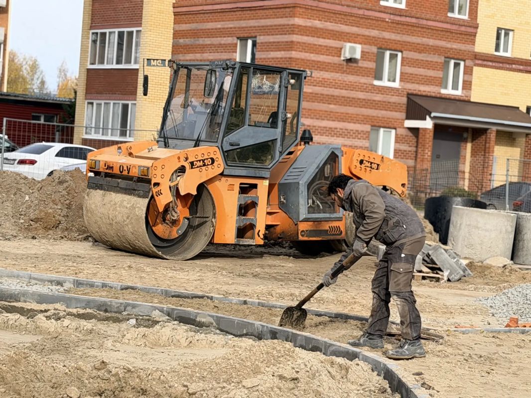Рабочий выезд на площадки строящихся МКД в микрорайоне 3Б и на улице Радищева Рабочий выезд на площадки строящихся МКД в микрорайоне 3Б и на улице Радищева