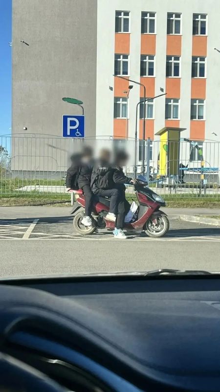 “Дети не мои, но мне стало страшно”: тюменка бьёт тревогу изза опасного движения у школы № 45 “Дети не мои, но мне стало страшно”: тюменка бьёт тревогу изза опасного движения у школы № 45