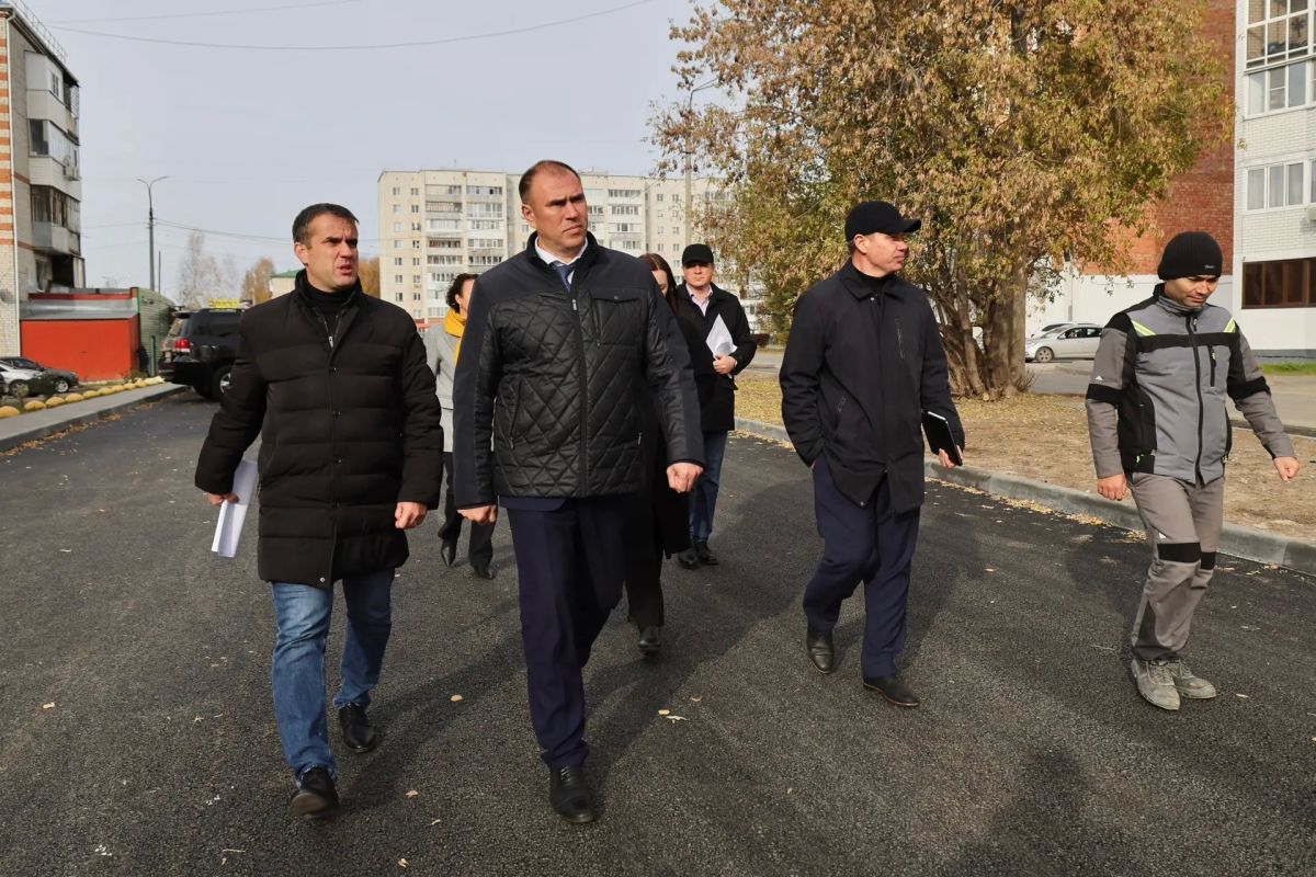 Рабочий выезд на площадки строящихся МКД в микрорайоне 3Б и на улице Радищева Рабочий выезд на площадки строящихся МКД в микрорайоне 3Б и на улице Радищева
