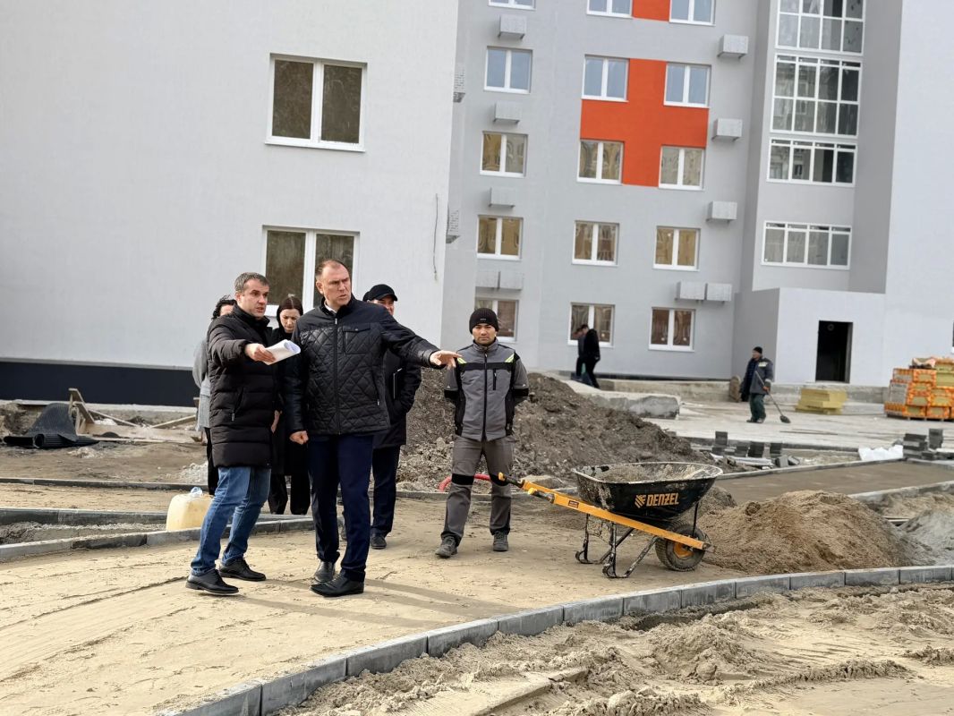 Рабочий выезд на площадки строящихся МКД в микрорайоне 3Б и на улице Радищева Рабочий выезд на площадки строящихся МКД в микрорайоне 3Б и на улице Радищева