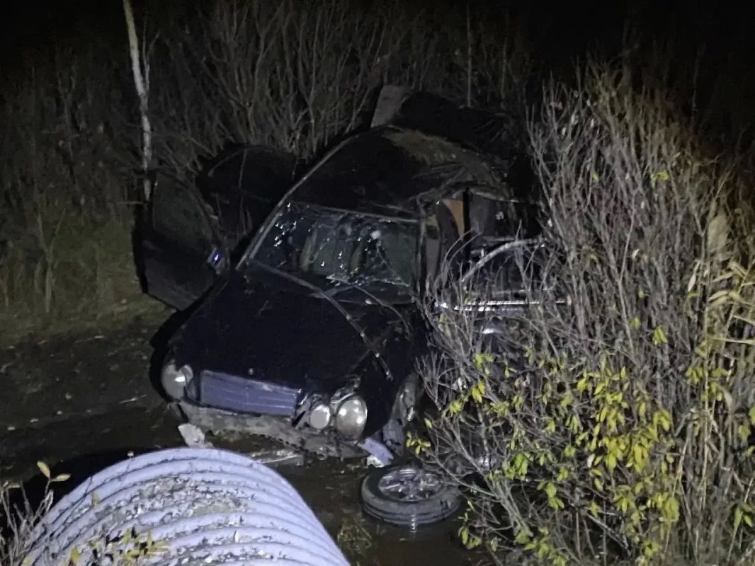 В кювете автомобилист столкнулся с огромной трубой