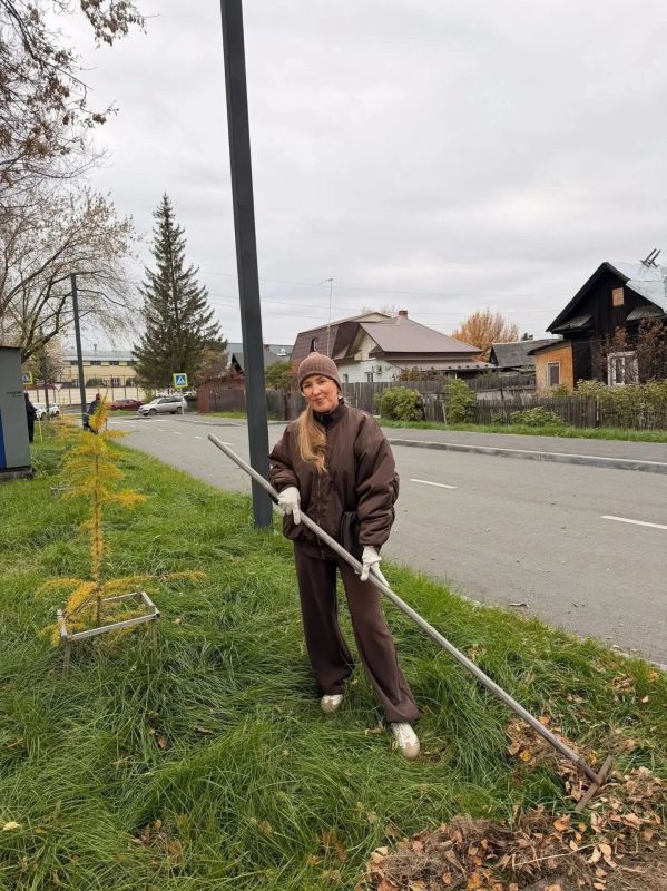 Забота о городе — в традициях: сотрудники АО «ГМС Нефтемаш» навели порядок у памятника воинамосвободителям Великой Отечественной войны Забота о городе — в традициях: сотрудники АО «ГМС Нефтемаш» навели порядок у памятника воинамосвободителям Великой Отечественной войны