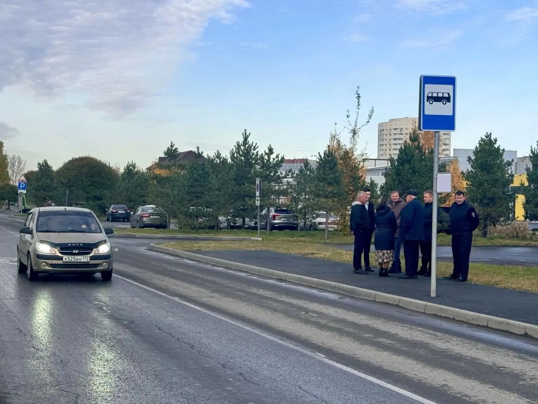 В Восточном округе города Тюмени меняется схема подвоза учеников школы № 69 в районе ЖК «Апрель» Теперь школьный автобус будет собирать и высаживать детей в более безопасном месте. Высадка школьников будет проходить на... В Восточном округе города Тюмени меняется схема подвоза учеников школы № 69 в районе ЖК «Апрель» Теперь школьный автобус будет собирать и высаживать детей в более безопасном месте. Высадка школьников будет проходить на...