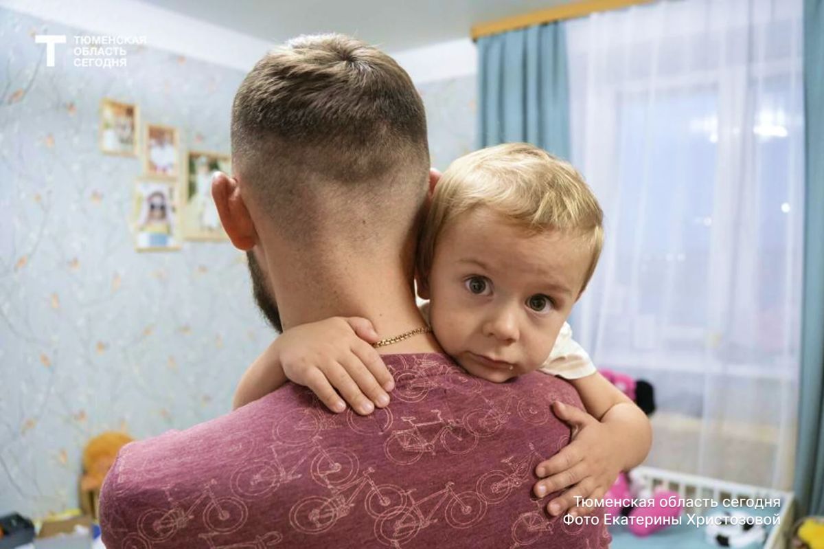 Не только мамы: тюменские отцы стали в 10 раз чаще брать декретный отпуск