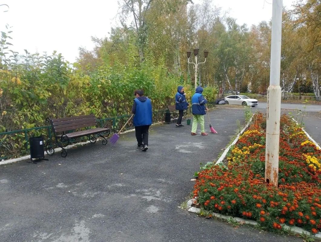 На «Тропе без пакетов». В рамках фестиваля «Чистый город — общее дело» состоялись акции «Тропа без пакетов» и «Город без визуального шума» На «Тропе без пакетов». В рамках фестиваля «Чистый город — общее дело» состоялись акции «Тропа без пакетов» и «Город без визуального шума»
