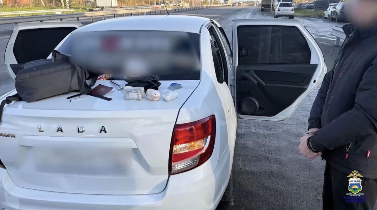 В Тобольске пассажира такси поймали с крупной партией наркотиков