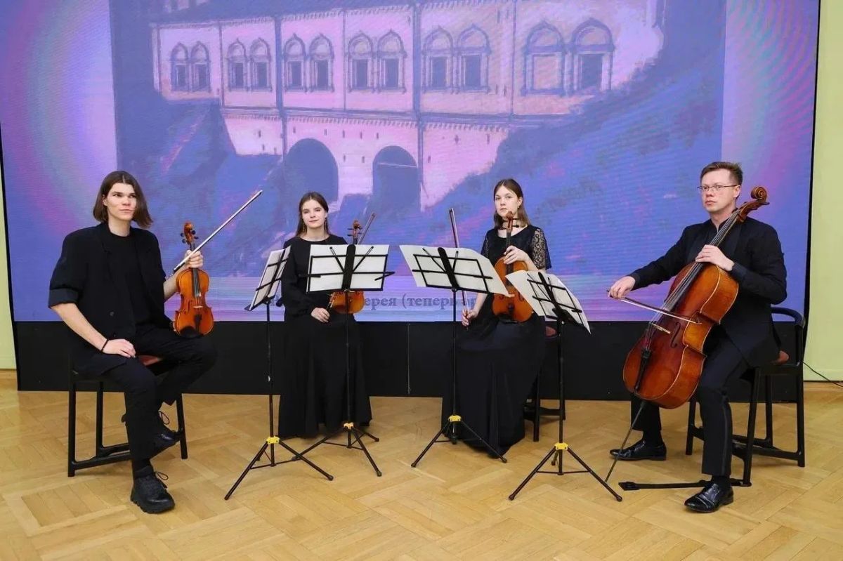 За окном — первый снегопад и мы уже готовимся к большому празднику! За окном — первый снегопад и мы уже готовимся к большому празднику!