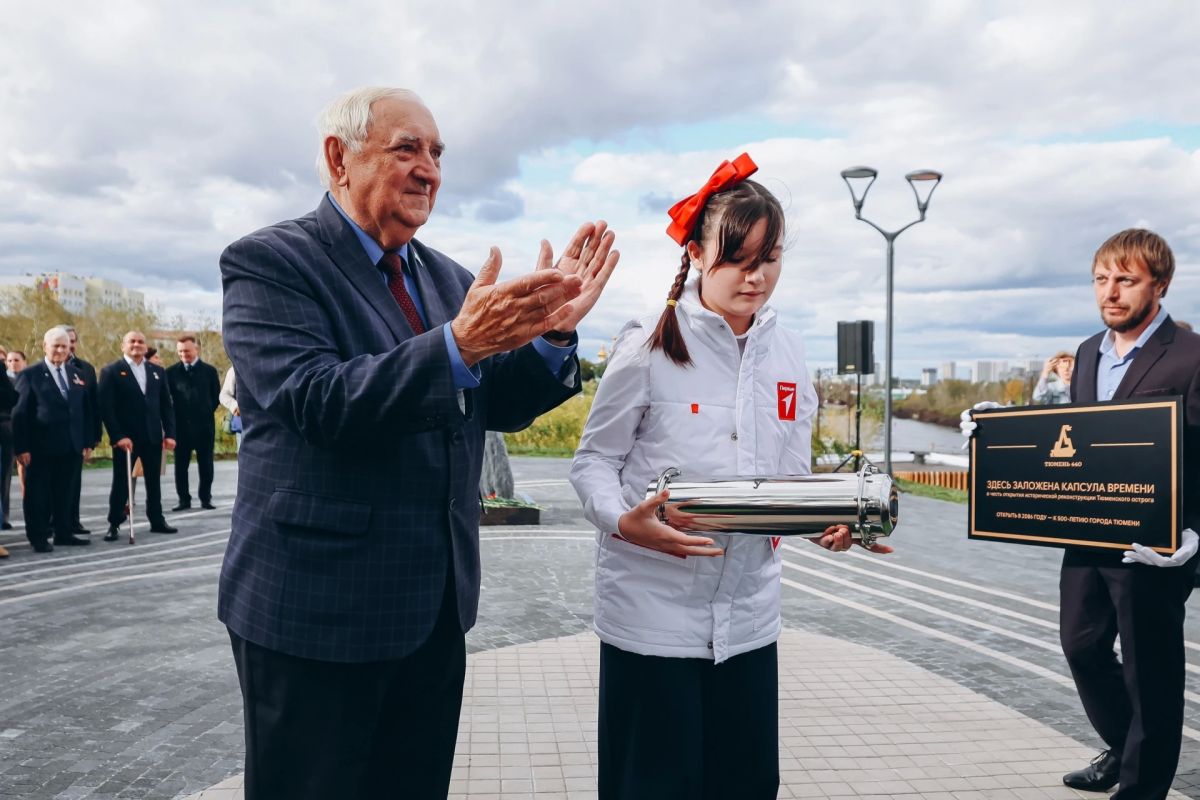С чего начиналась Тюмень?. Помните, недавно на Исторической площади открыли макет Тюменского острога? Он представлен таким, каким был спустя сто лет после основания первого русского города, которому суждено было стать...