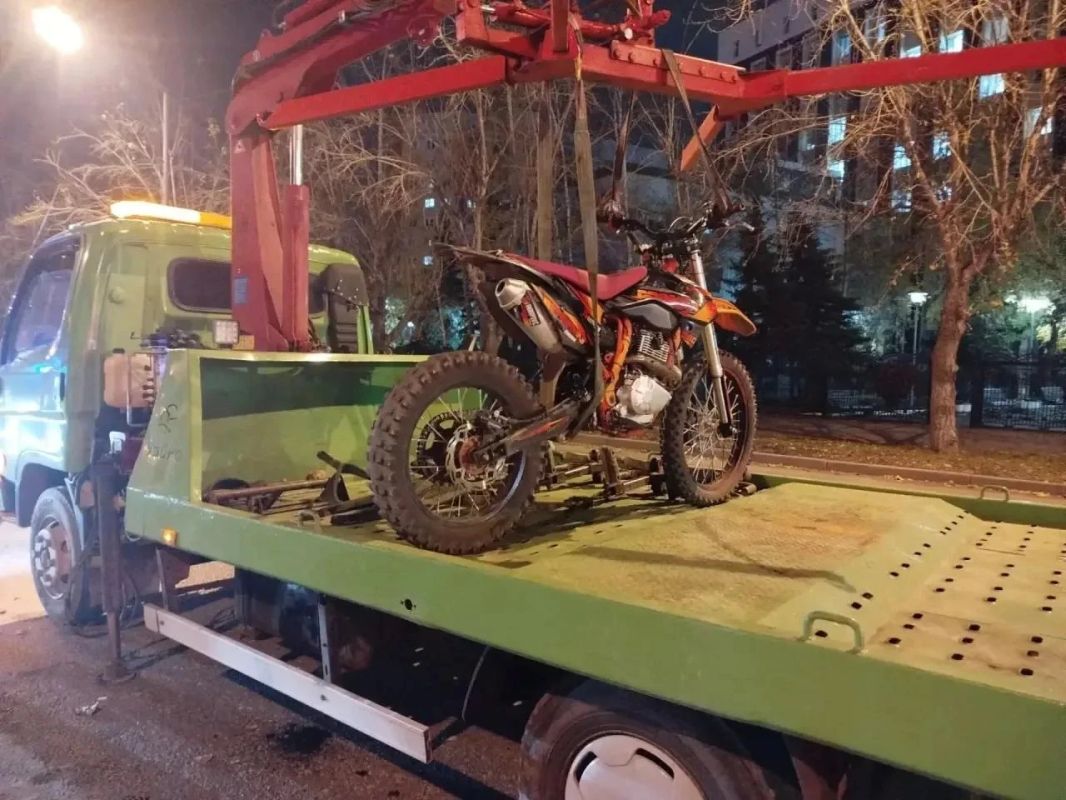 В Тюмени 16-летний подросток на питбайке сбил пешехода В Тюмени 16-летний подросток на питбайке сбил пешехода