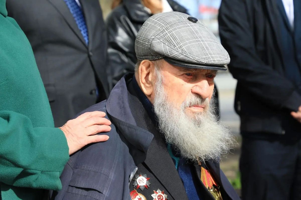 Максим Афанасьев: Сегодня исполняется 103 года нашему легендарному земляку, почётному гражданину Тюмени Михаилу Фёдоровичу Костюрину Максим Афанасьев: Сегодня исполняется 103 года нашему легендарному земляку, почётному гражданину Тюмени Михаилу Фёдоровичу Костюрину