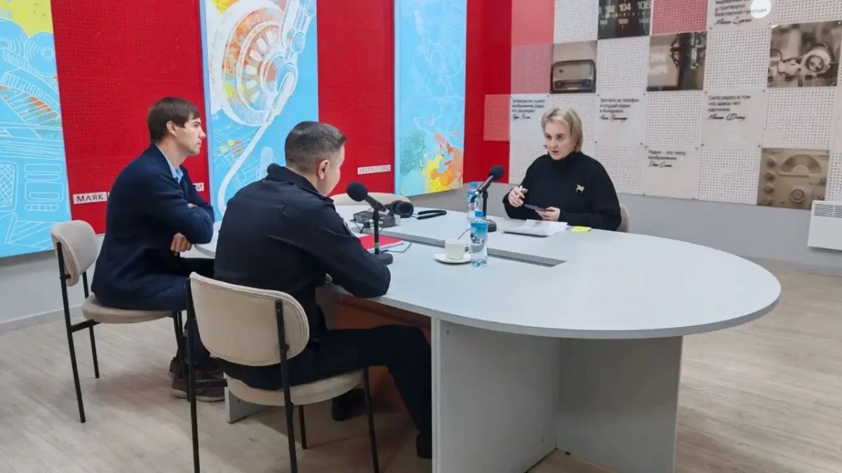 Сегодня в программе «Дорога домой» на радио «Вести FM» говорили о безопасности на дорогах в период межсезонья и готовности дорожных служб к работе в зимний период заместитель начальника Управления Госавтоинспекции Тюменской... Сегодня в программе «Дорога домой» на радио «Вести FM» говорили о безопасности на дорогах в период межсезонья и готовности дорожных служб к работе в зимний период заместитель начальника Управления Госавтоинспекции Тюменской...