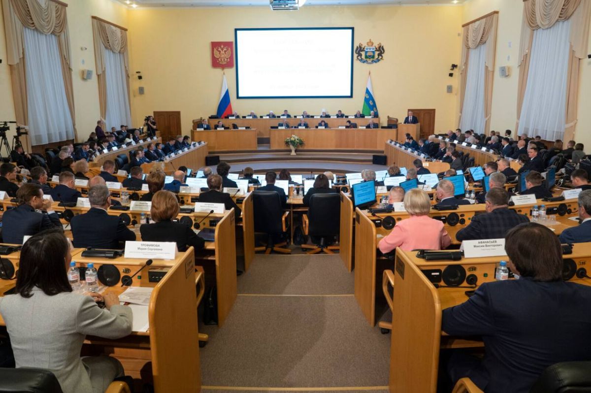 Корректировки в закон о бюджете региона на 2026 год и плановый период 2027–2028 годов приняли депутаты Тюменской областной думы на втором заседании восьмого созыва 22 октября