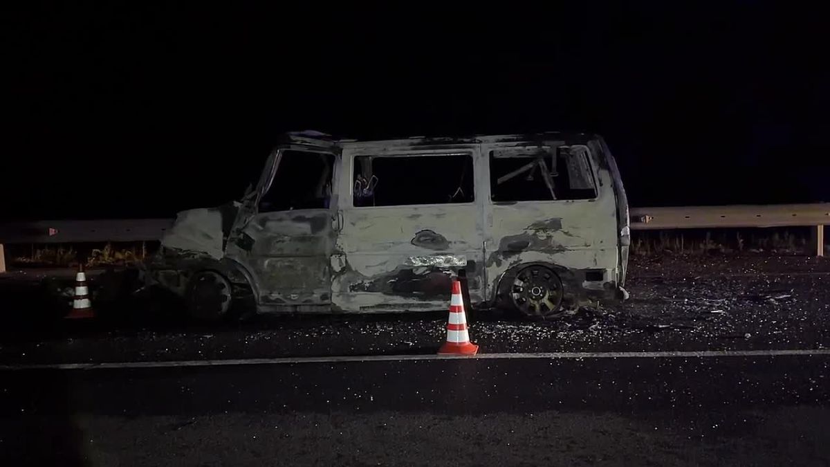 Семь человек погибли в ДТП на трассе Тюмень – Ханты-Мансийск под Тобольском По предварительным данным ГАИ Тюменской области, минивэн «Фольксваген Каравелла» въехал в грузовик, который начал движение в колонне транспорта...