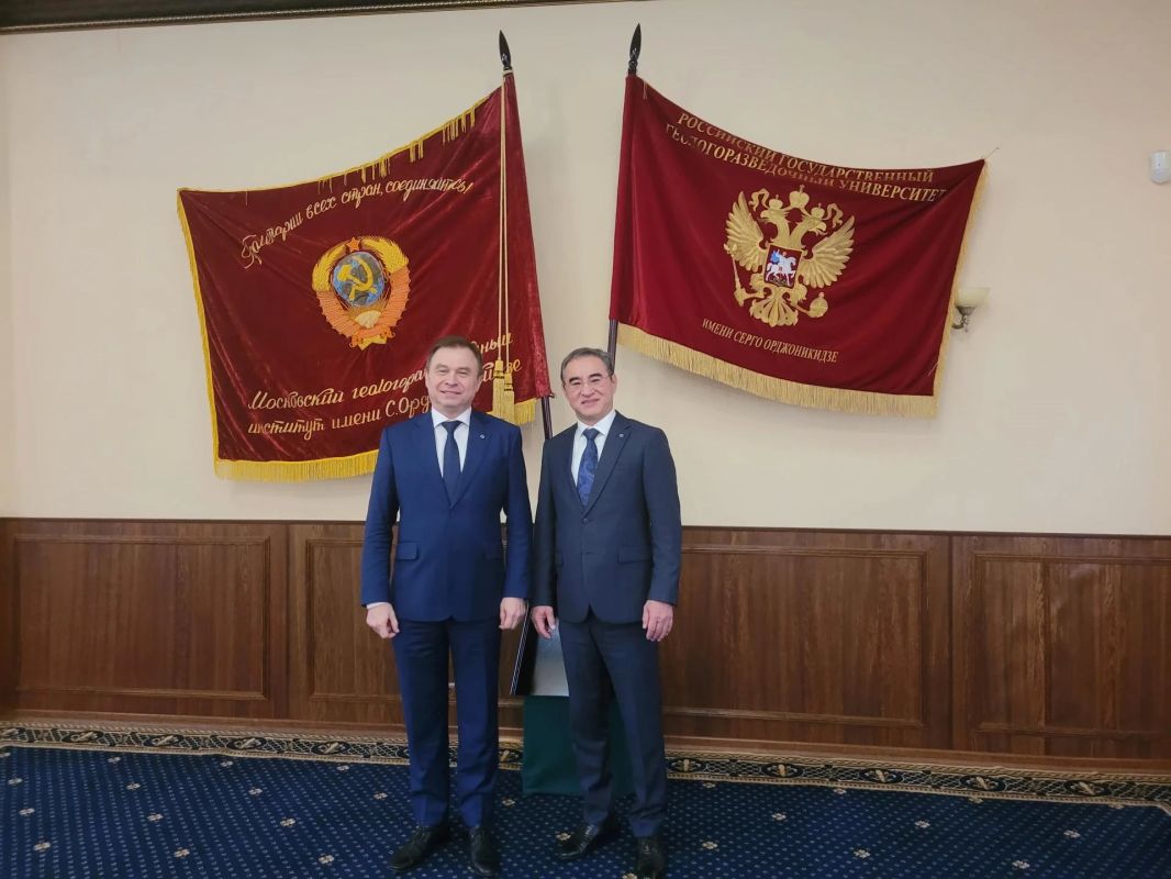 Заместитель губернатора Тюменской области Эдуард Бакиев провел встречу со студентами Российского геологоразведочного университета им. Серго Орджоникидзе Заместитель губернатора Тюменской области Эдуард Бакиев провел встречу со студентами Российского геологоразведочного университета им. Серго Орджоникидзе