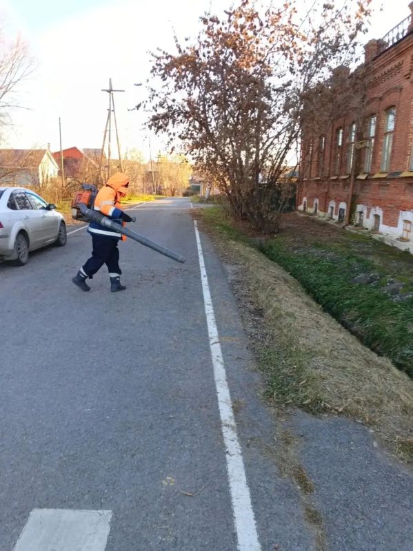 Продолжаем наводить порядок и чистоту в нашем городе перед зимними холодами Продолжаем наводить порядок и чистоту в нашем городе перед зимними холодами