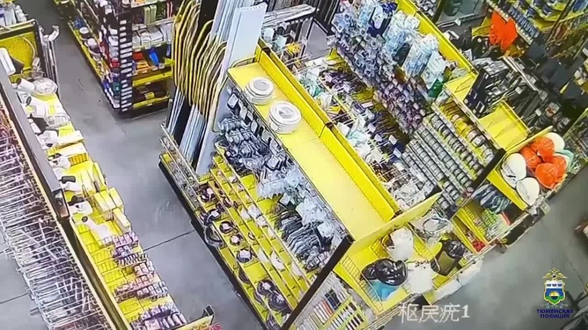 Кража в строительном магазине: тюменец украл кабель и потратил деньги на еду и алкоголь