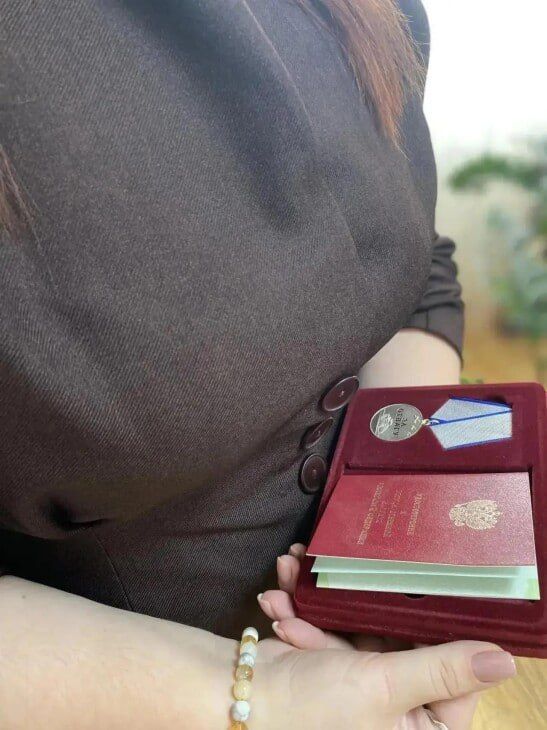 В Тюменском округе семьям военнослужащих передали государственные награды В Тюменском округе семьям военнослужащих передали государственные награды