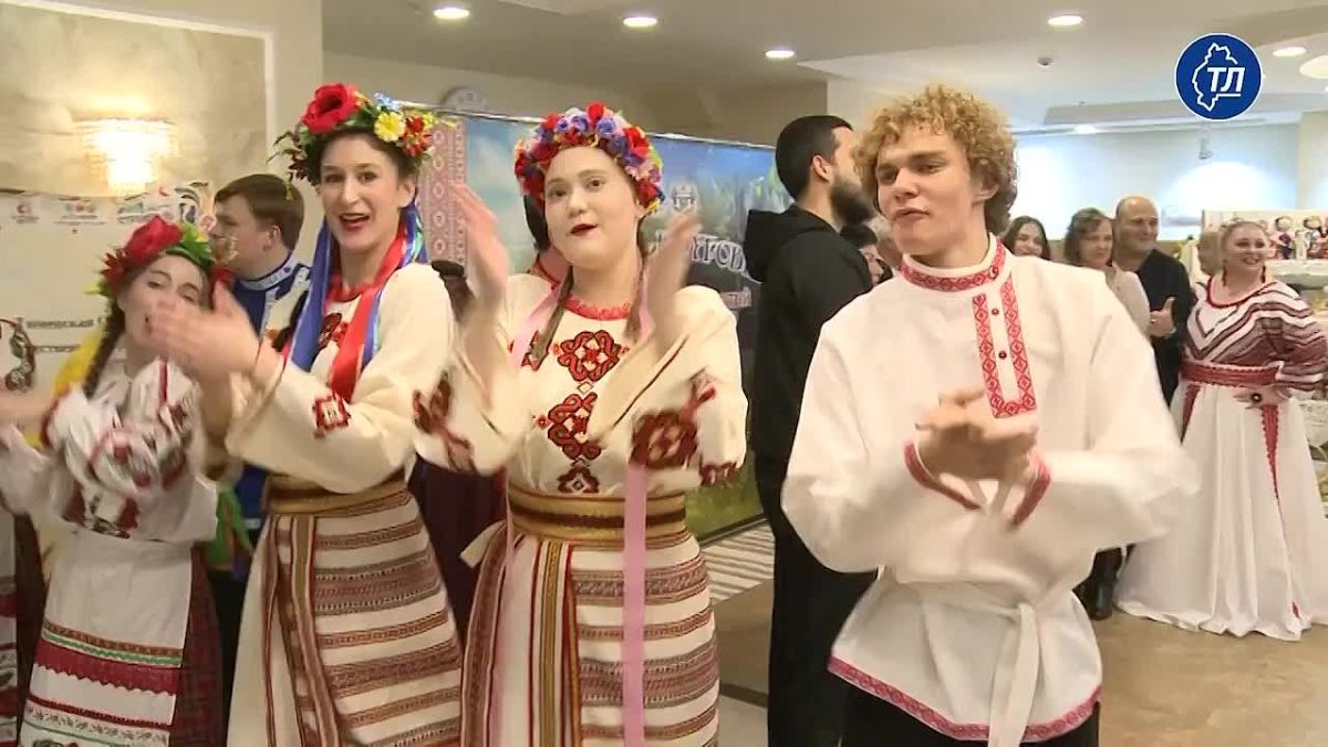 XII Межрегиональный фестиваль «Святкова круговерть» посвятили Году единства народов России