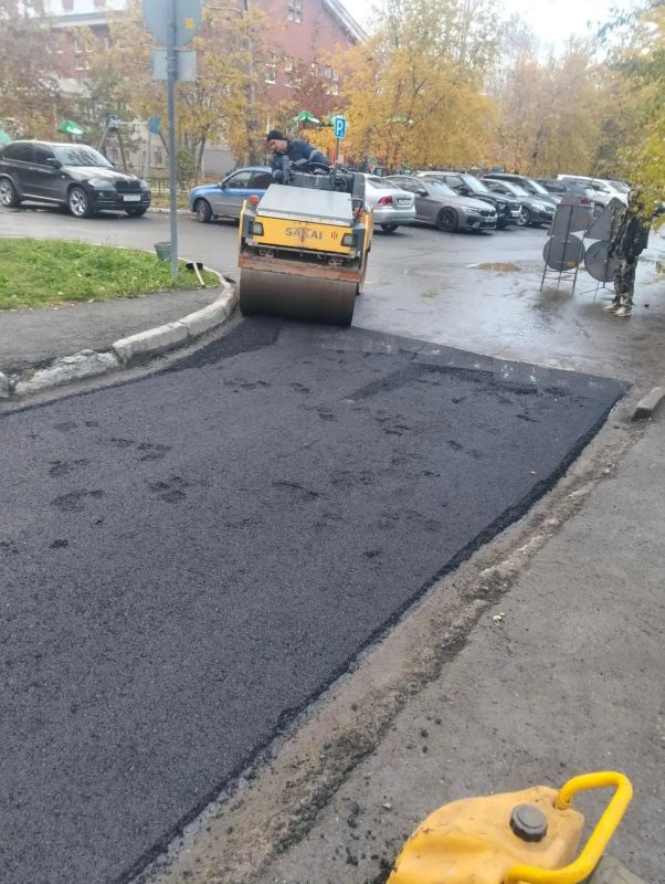 В Калининском округе Тюмени продолжается ямочный ремонт дорог и тротуаров В Калининском округе Тюмени продолжается ямочный ремонт дорог и тротуаров