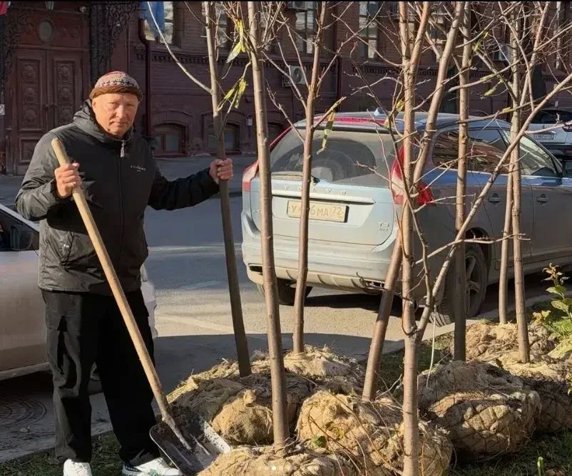По Тюмени прогулялся известный артист: фото Юрий Гальцев поделился в сети