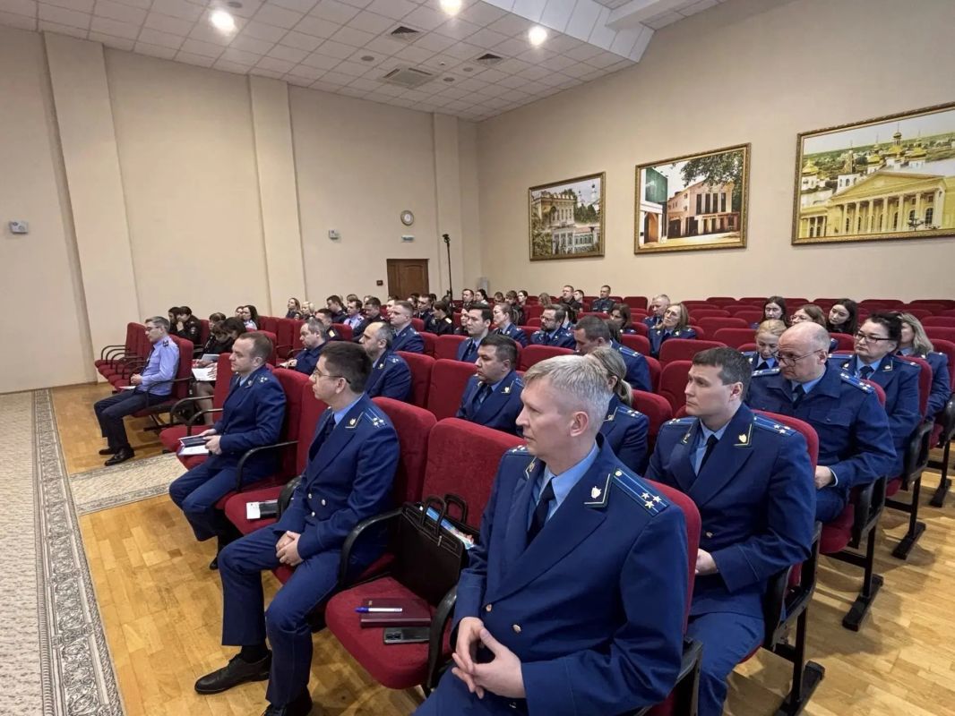 Сегодня, 28 октября 2026 года, под председательством заместителя прокурора Тюменской области Сергея Долгих состоялось межведомственное совещание, посвященное рассмотрению причин и условий вынесения судами области... Сегодня, 28 октября 2026 года, под председательством заместителя прокурора Тюменской области Сергея Долгих состоялось межведомственное совещание, посвященное рассмотрению причин и условий вынесения судами области...