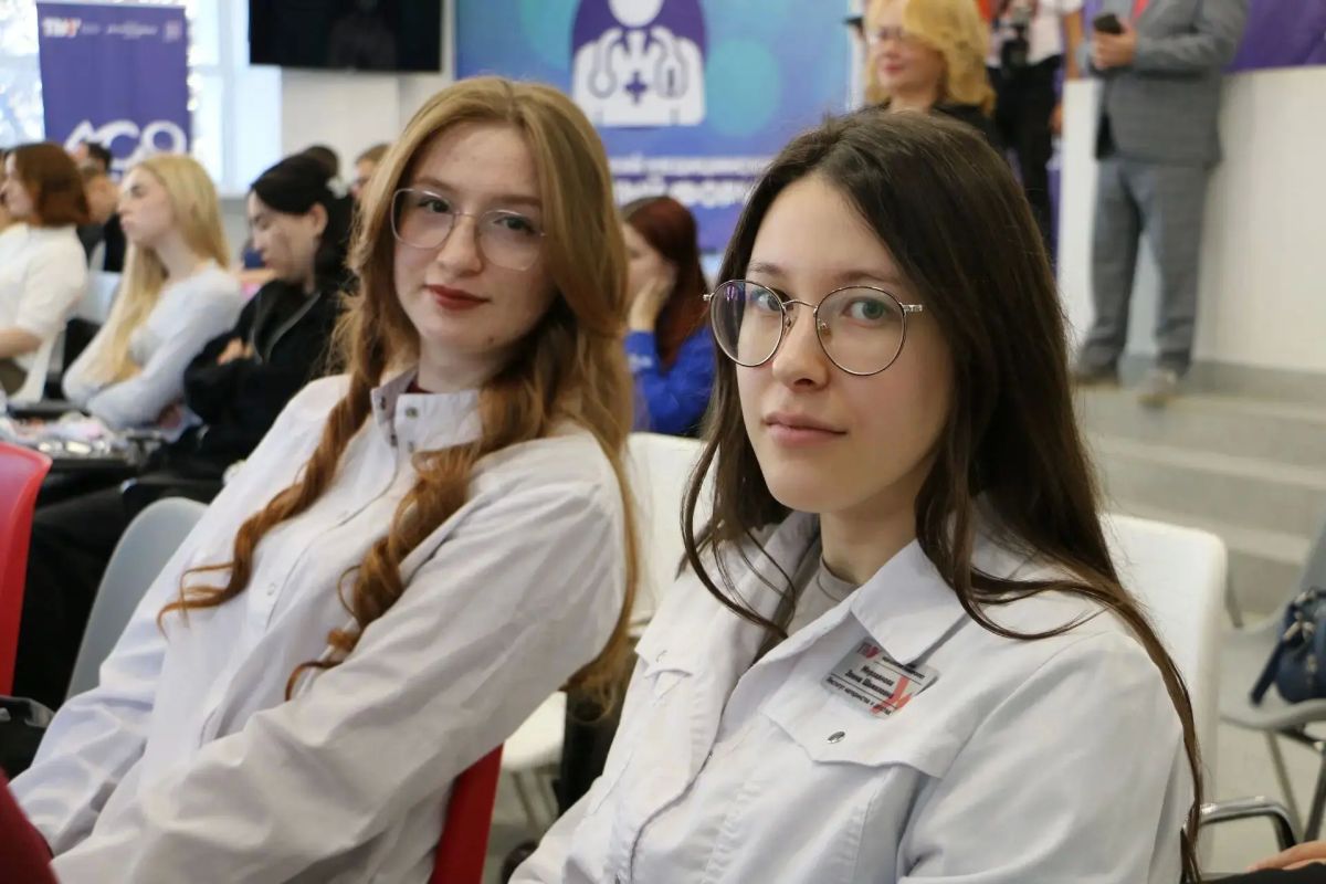 Кадры для здравоохранения: молодёжь, наставники и новые возможности Кадры для здравоохранения: молодёжь, наставники и новые возможности