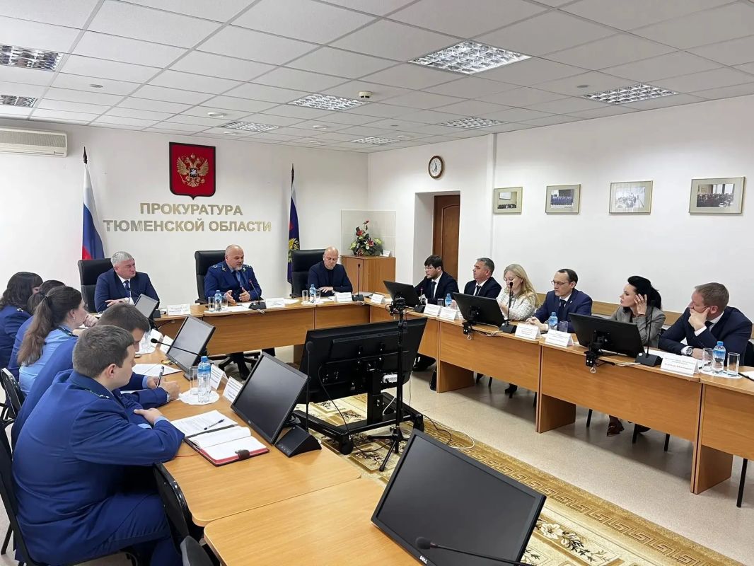 В прокуратуре Тюменской области под председательством заместителя прокурора области Андрея Горобченко состоялось межведомственное совещание, посвященное вопросам реализации программы капитального ремонта домов на территории... В прокуратуре Тюменской области под председательством заместителя прокурора области Андрея Горобченко состоялось межведомственное совещание, посвященное вопросам реализации программы капитального ремонта домов на территории...