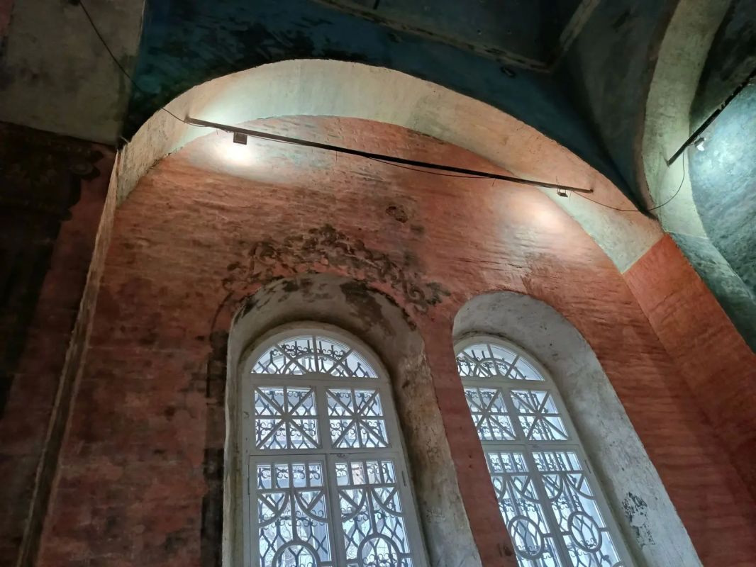 В Тобольске при поддержке СИБУРа завершили консервацию исторической живописи Александровской часовни В Тобольске при поддержке СИБУРа завершили консервацию исторической живописи Александровской часовни