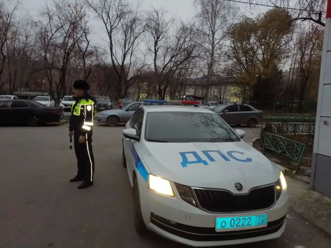 Сегодня утром инспекторы полка ДПС Госавтоинспекции несли службу у детских садов Тюмени Сегодня утром инспекторы полка ДПС Госавтоинспекции несли службу у детских садов Тюмени